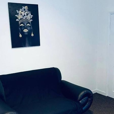 Comfortable Town House In Coventry City Centre Vila Exterior foto