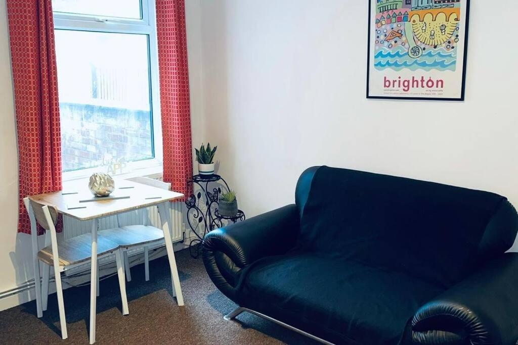 Comfortable Town House In Coventry City Centre Vila Exterior foto