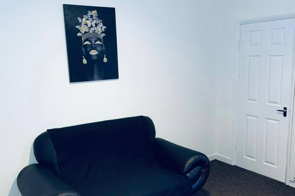 Comfortable Town House In Coventry City Centre Vila Exterior foto