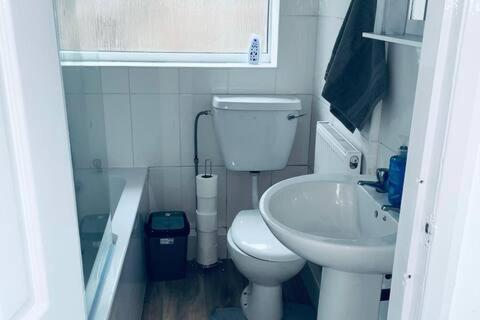 Comfortable Town House In Coventry City Centre Vila Exterior foto