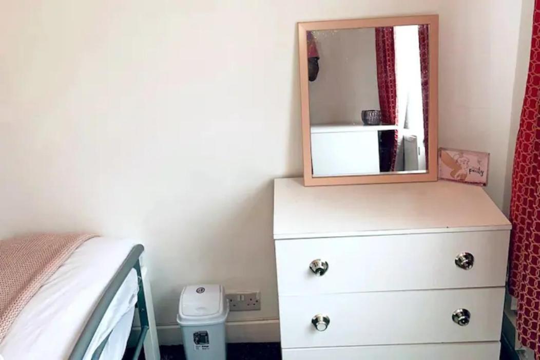 Comfortable Town House In Coventry City Centre Vila Exterior foto