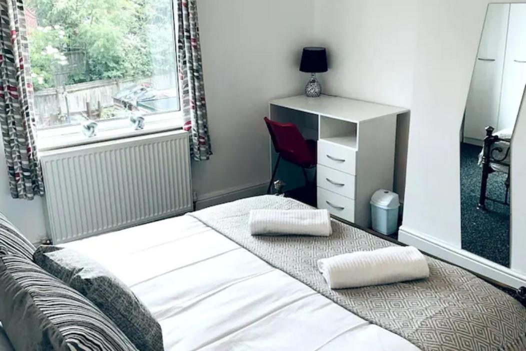 Comfortable Town House In Coventry City Centre Vila Exterior foto